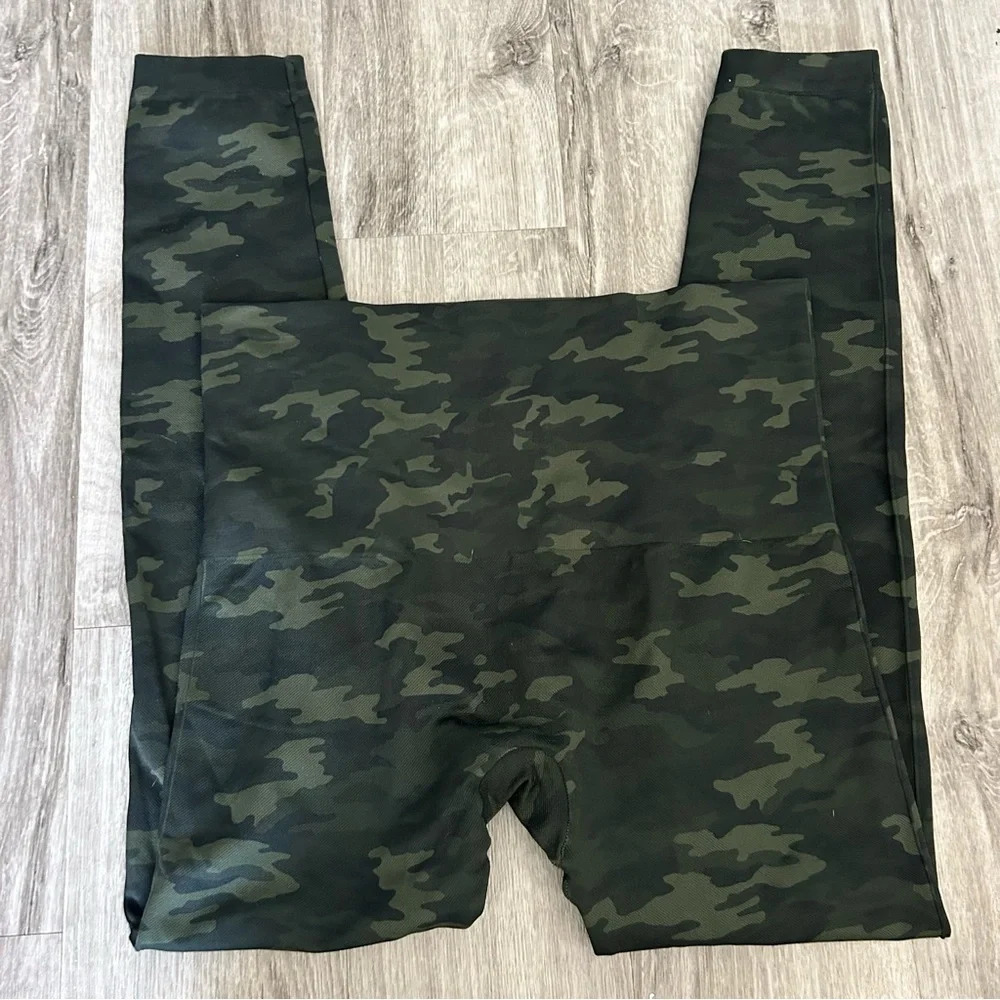 Spanx Seamless Look at Me Now Leggings Green Camo High Waisted Full Length - Picture 2 of 4